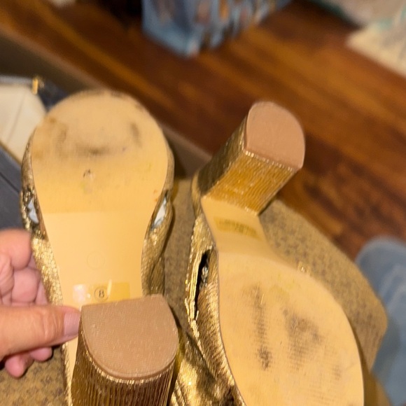 Lulu's Metallic Gold Bow Mules - Picture 3 of 5